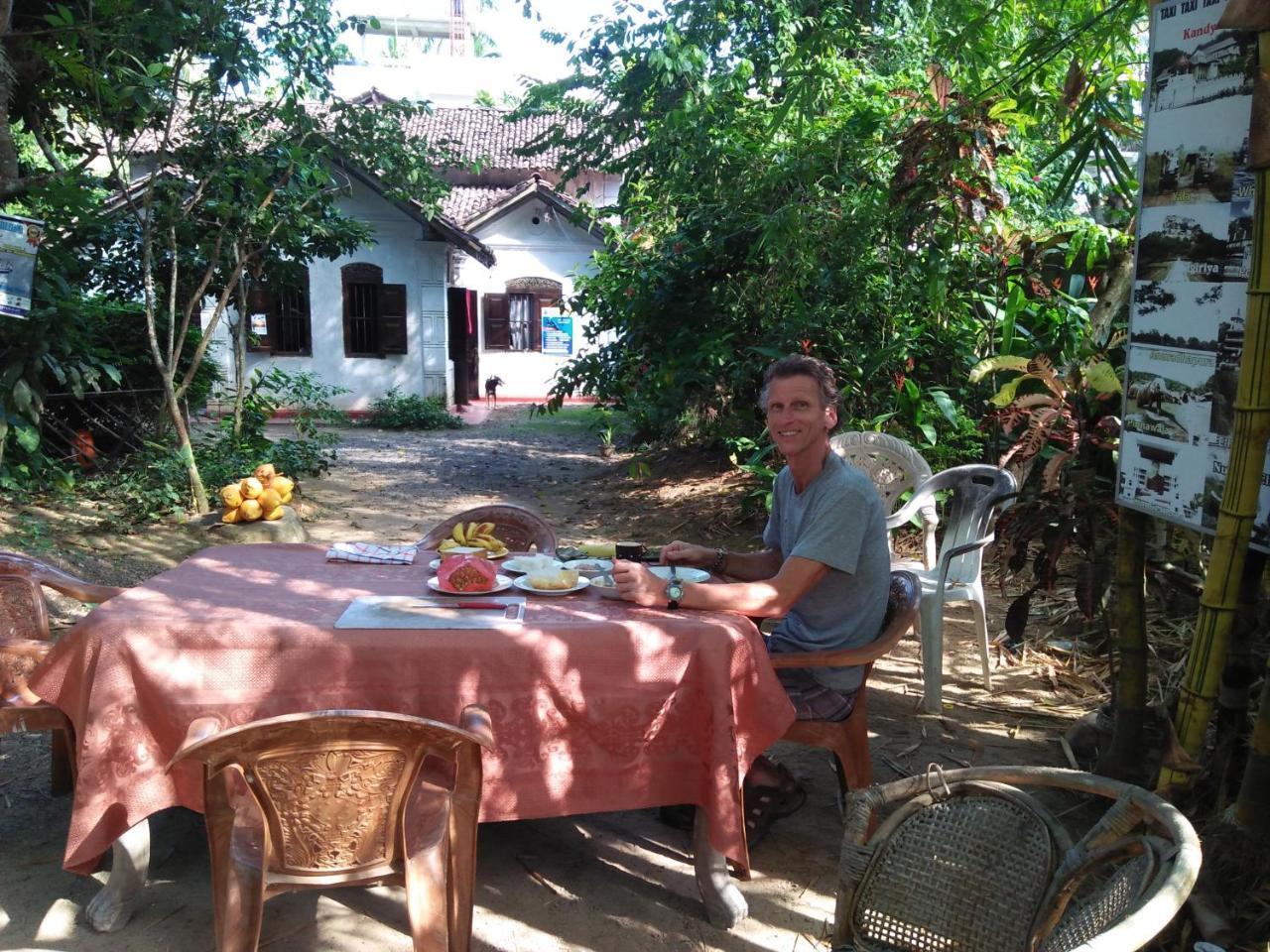 Hotel White House à Unawatuna Extérieur photo