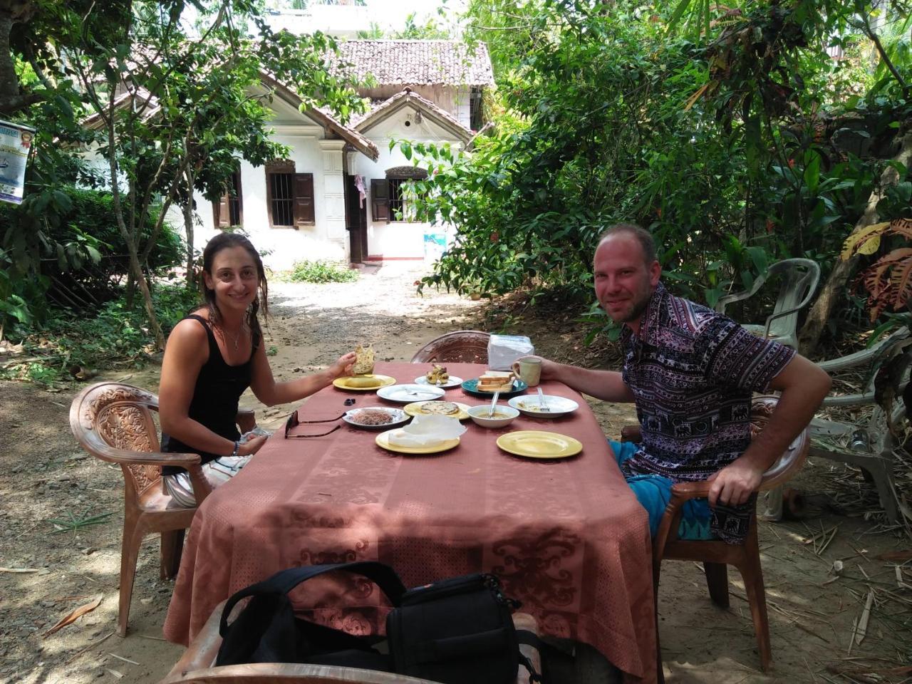 Hotel White House à Unawatuna Extérieur photo