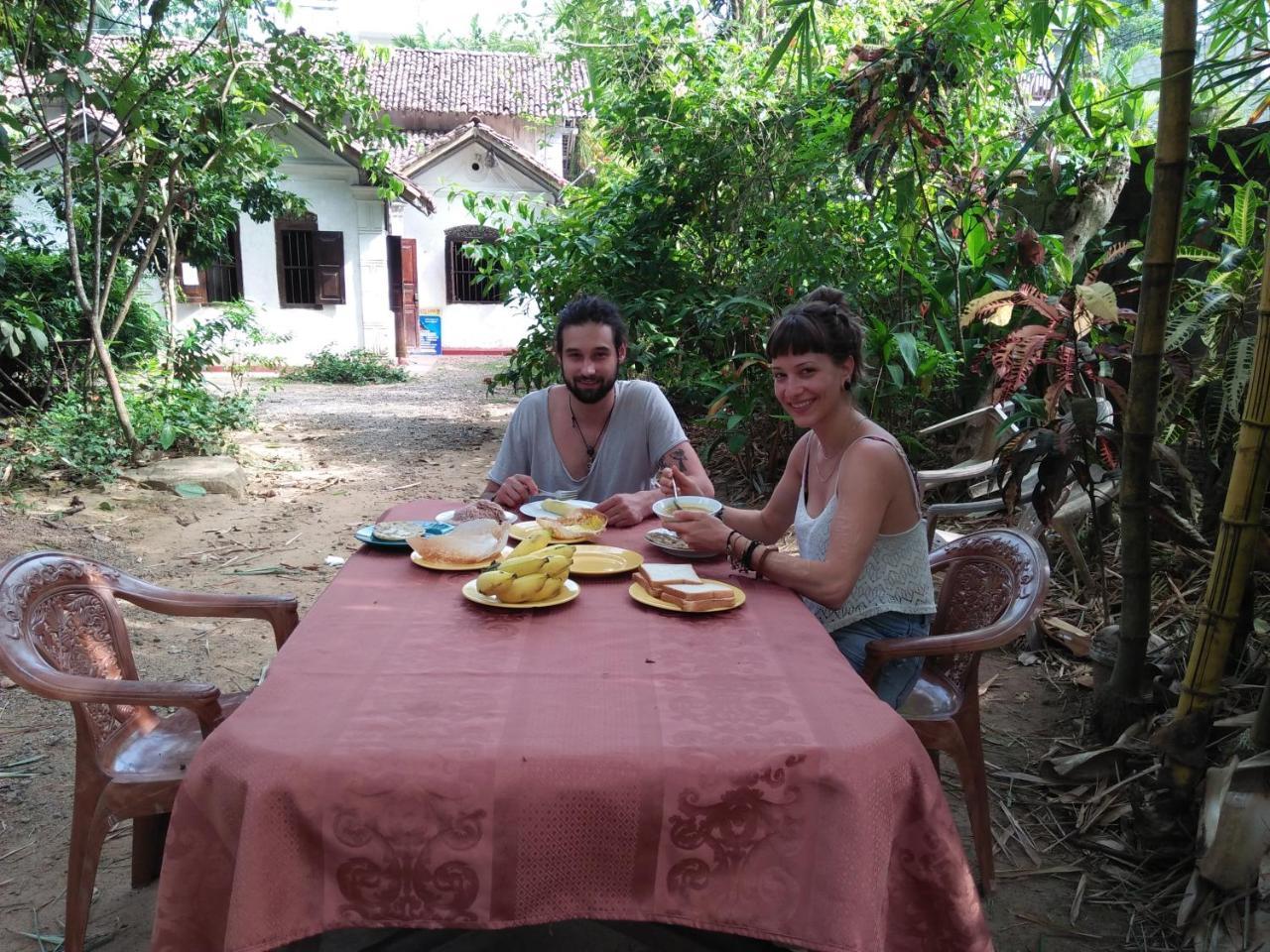 Hotel White House à Unawatuna Extérieur photo